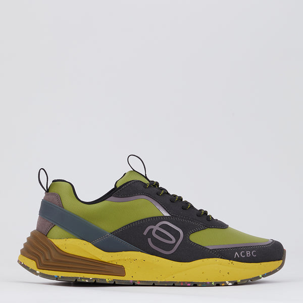 Sneakers in recycled materials