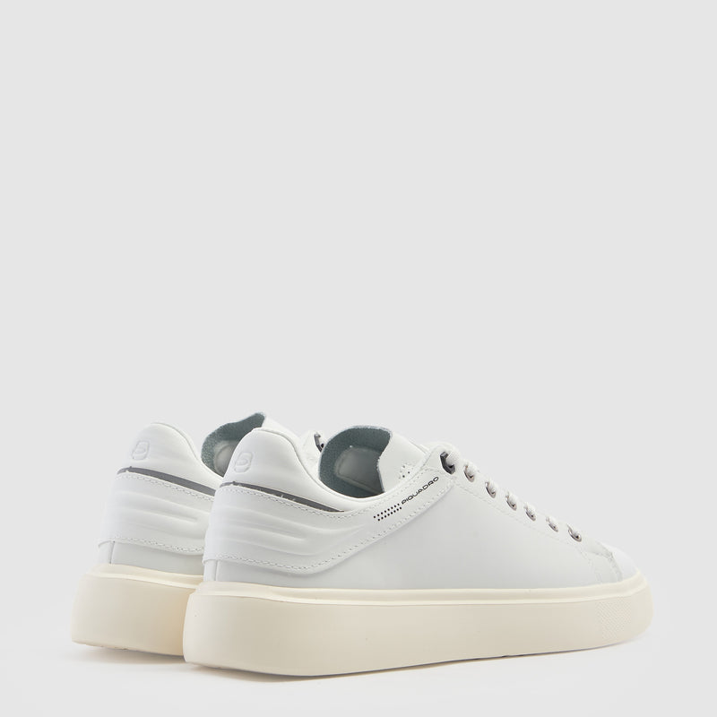 Men’s leather sneakers with ergonomic insole