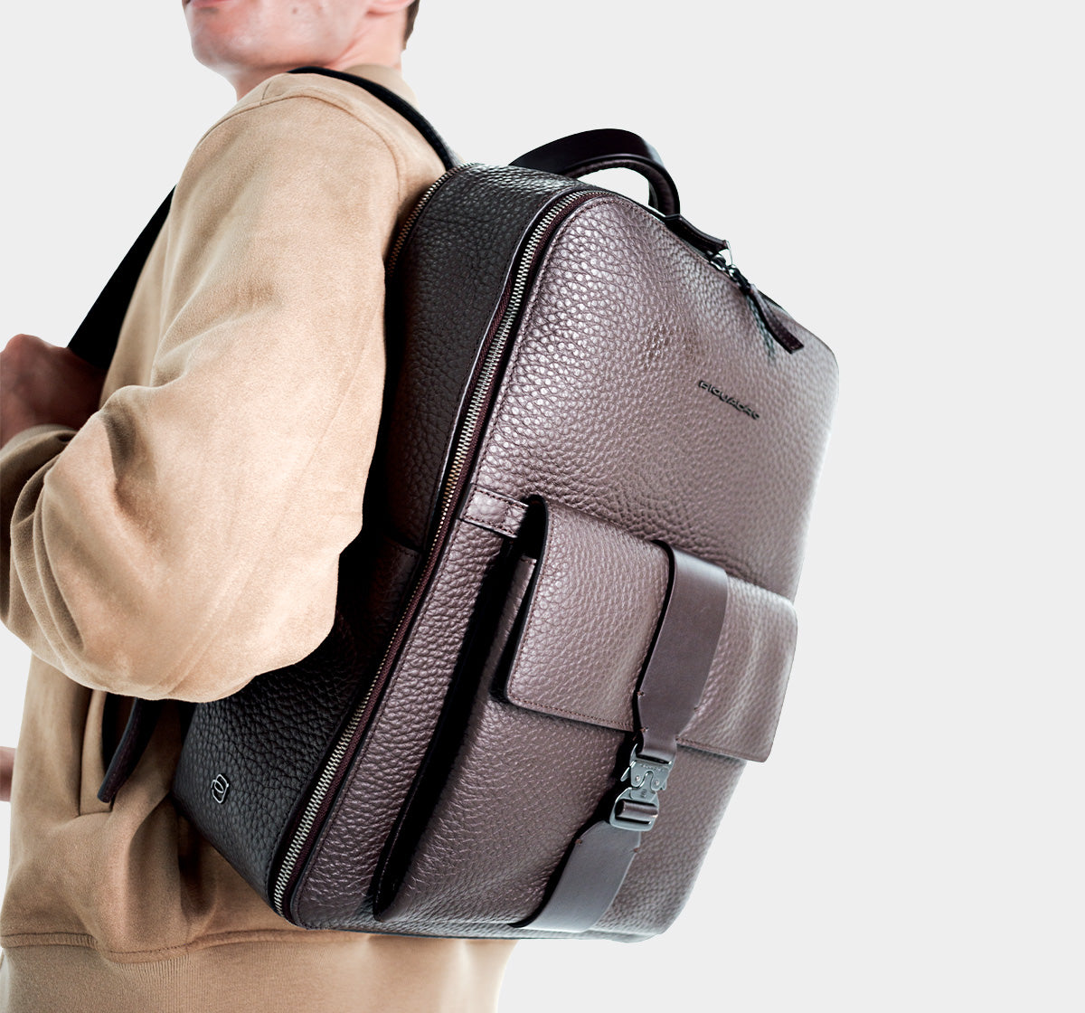 美品PIQUADRO マルチポケット本革レザーリュックダークブラウン Piquadro® Official Store | Leather Bags, Backpacks & Luggage