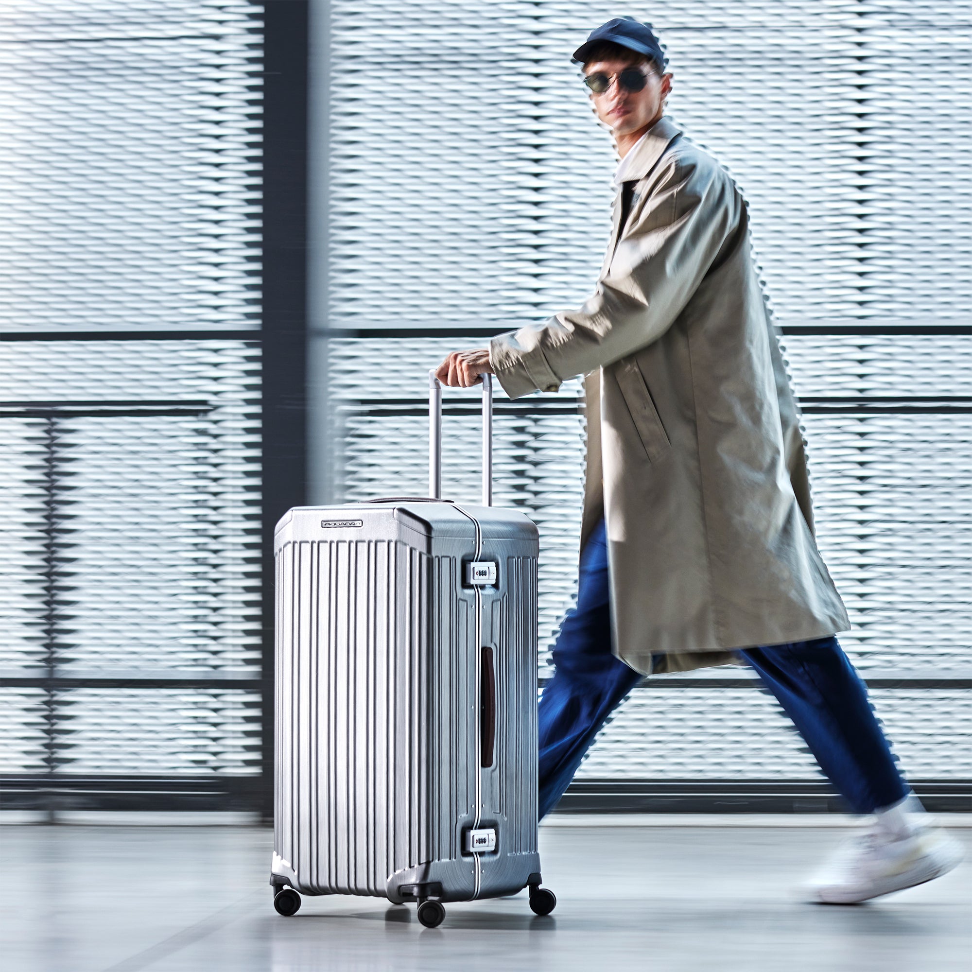 25kg Suitcases